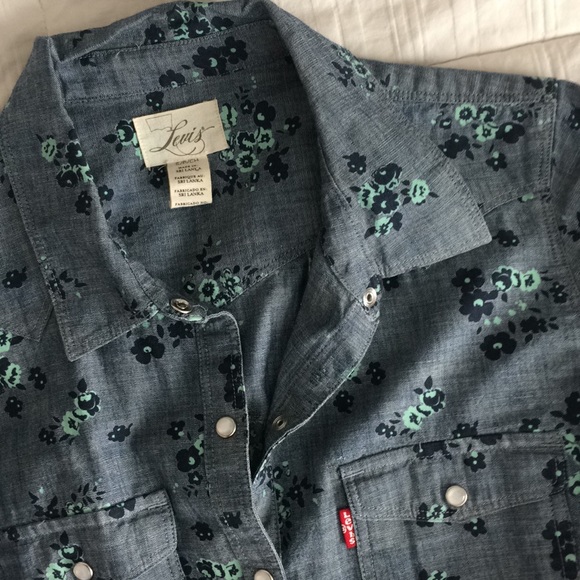 Levi’s snap front dress - Picture 2 of 2